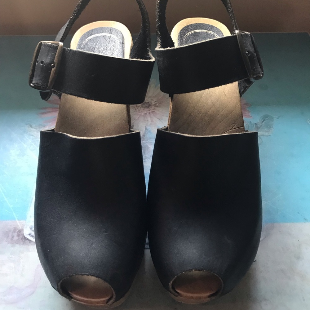No.6 clogs